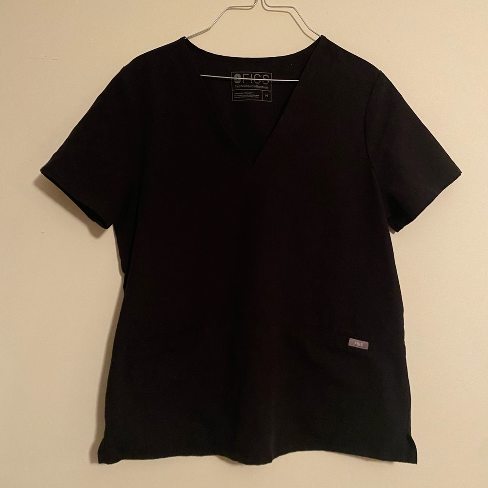 Figs Casma 3 pocket scrub top